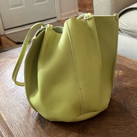 Portland Leather devan “almost perfect” Tote - Picture 5 of 5